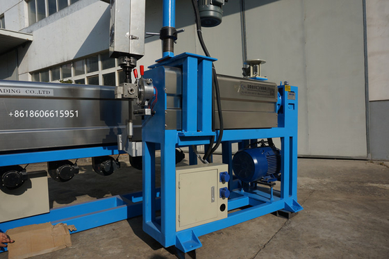 De automatische Typesj70+35 Pe Machine van de Kabeldeklaag met Rollende Machine 1040